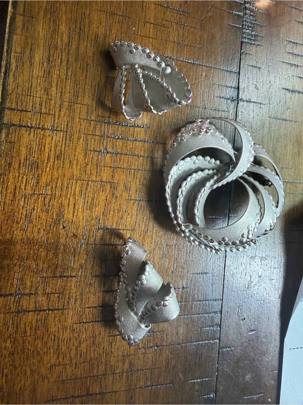 Gorgeous Vintage silver tone set. Absolutely stunning and eye catching